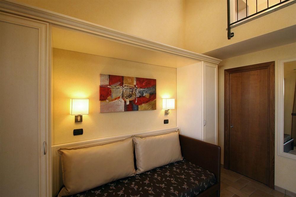 Aparthotel Borgo Castel Savelli Grottaferrata Esterno foto