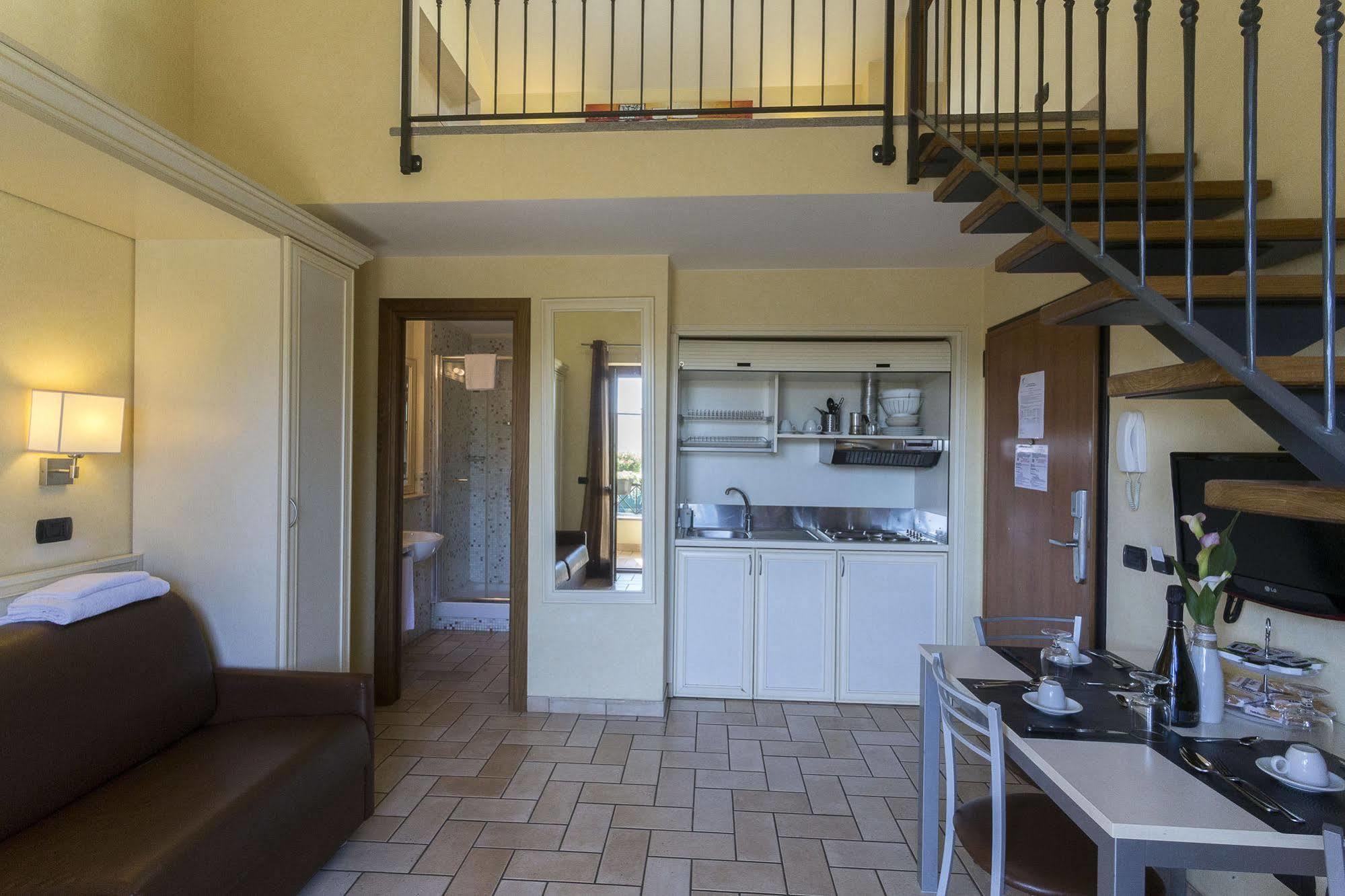 Aparthotel Borgo Castel Savelli Grottaferrata Esterno foto